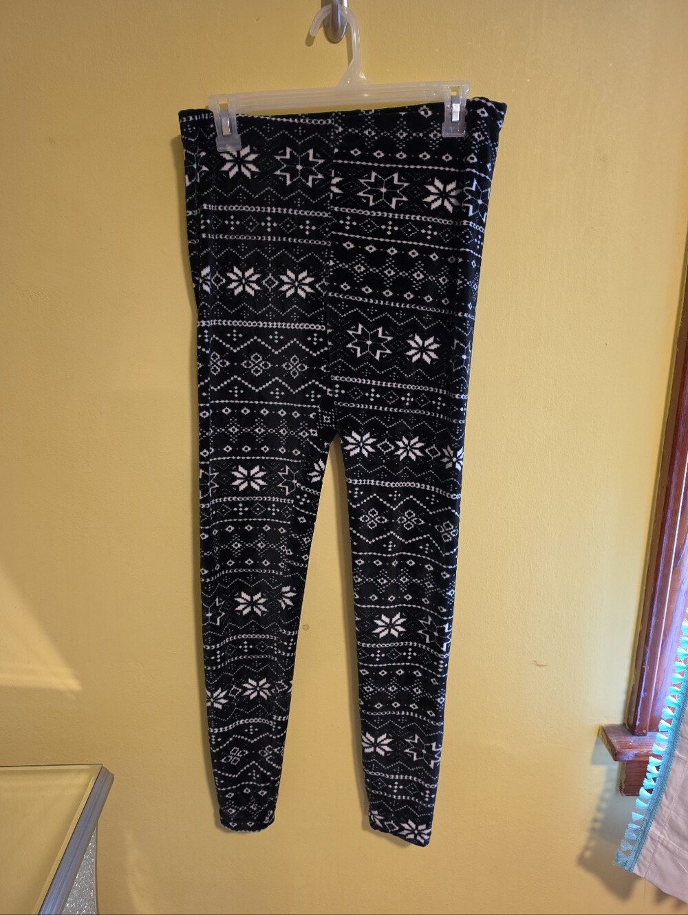 Merry & Bright Women's Size Large Snowflake Winter Christmas Leggings Black